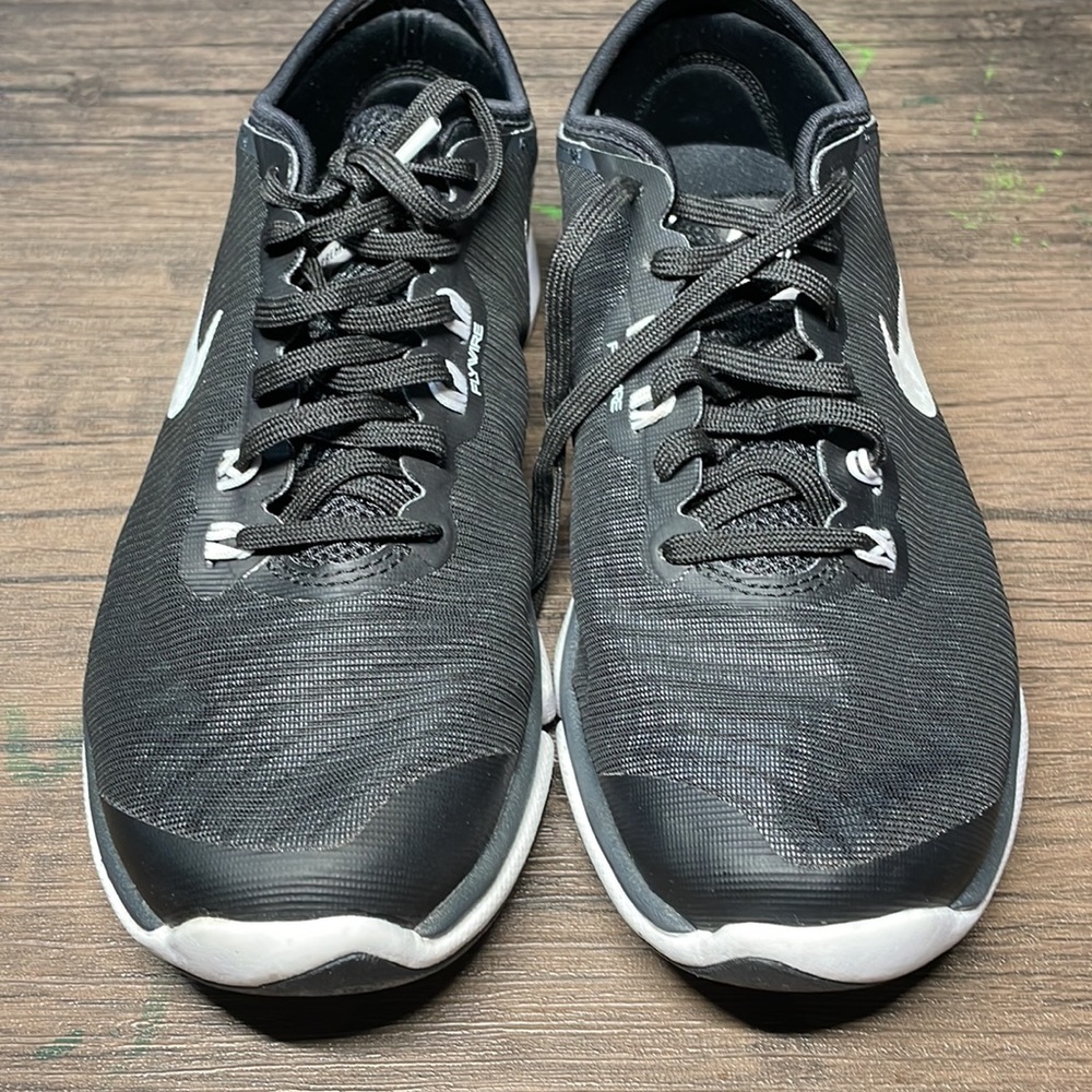 Nike Women’s Training Tennis Shoes Black Size 6 Flex … Gem